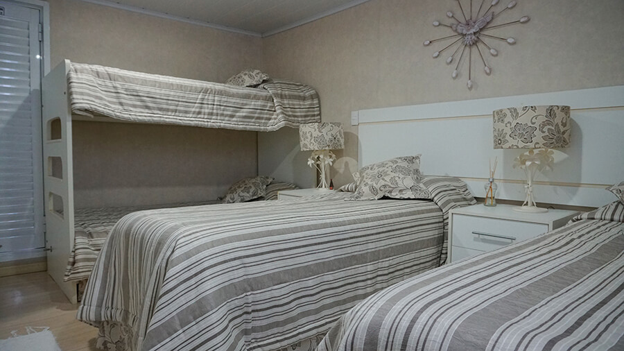 Accommodations Iate Maria, Do Two Single Beds Make A Double Bedroom